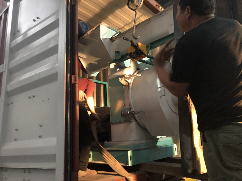 發(fā)往歐洲的秸稈顆粒機(jī)